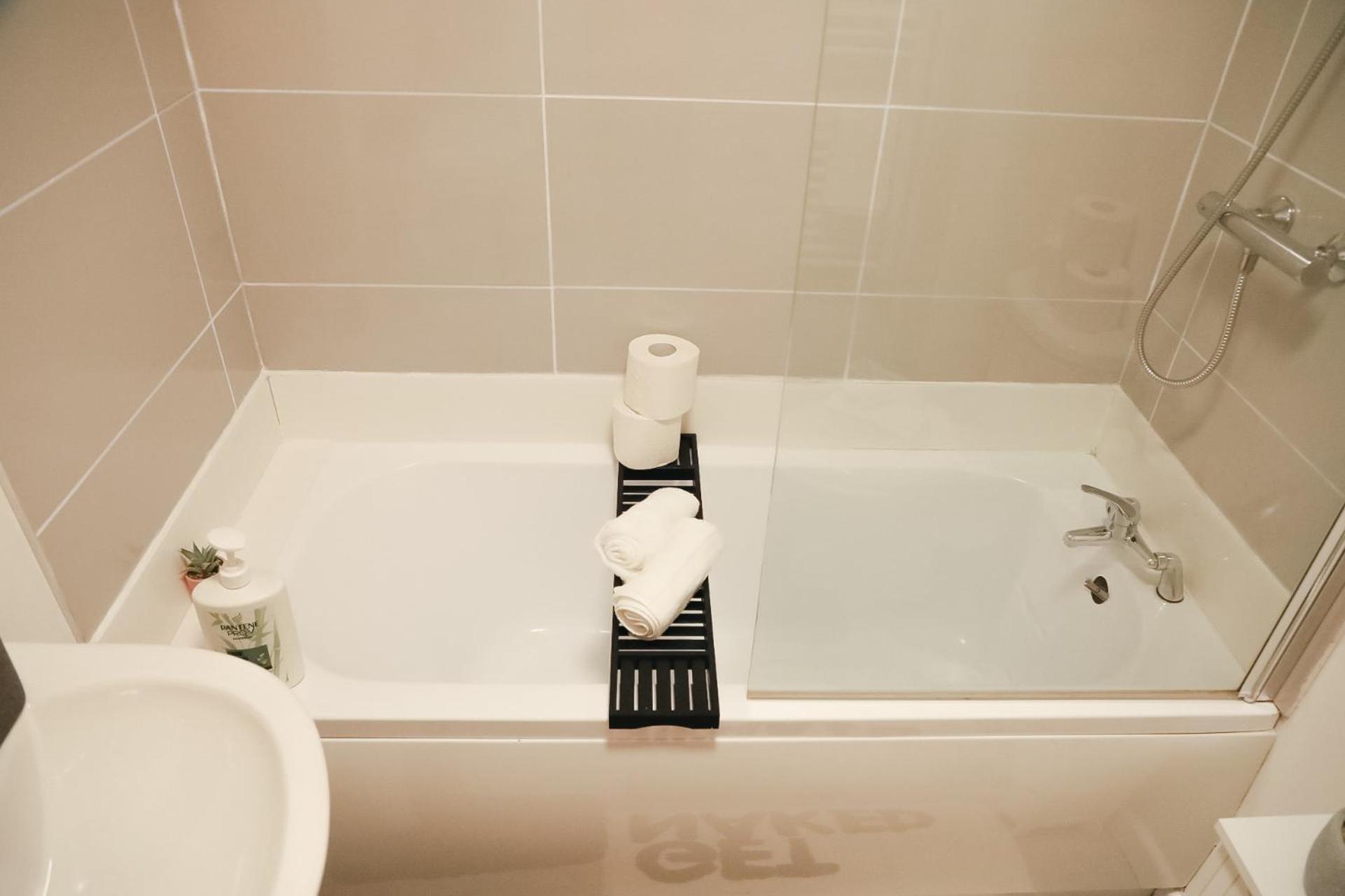 1 Bedroom Apartment Bradford City Centre Foster Square מראה חיצוני תמונה