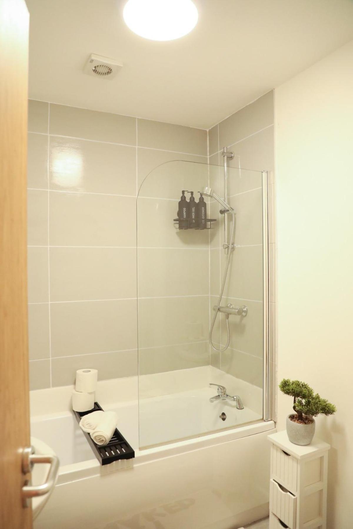 1 Bedroom Apartment Bradford City Centre Foster Square מראה חיצוני תמונה